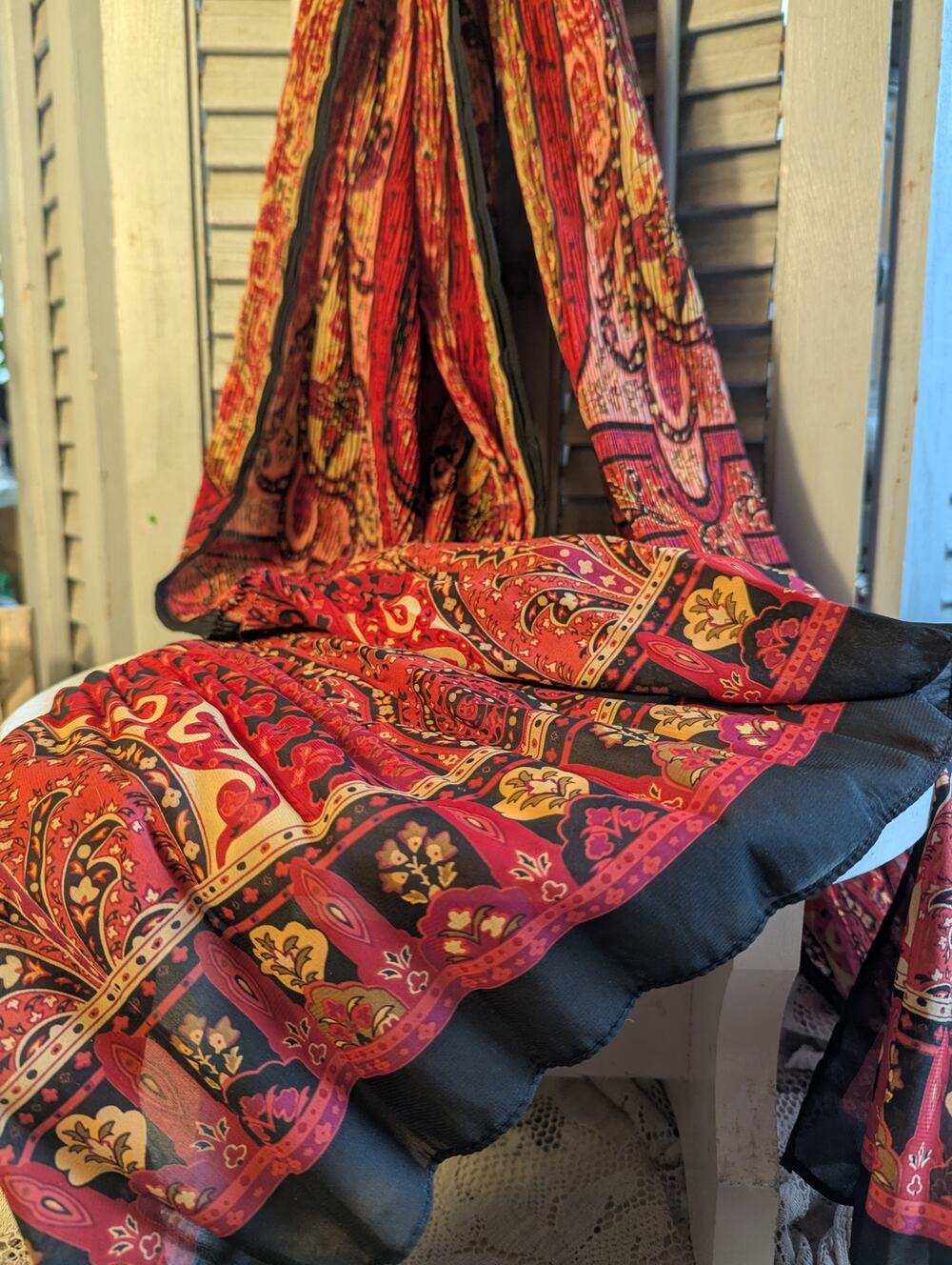 Unbranded micropleated bright paisley scarf/shawl flared